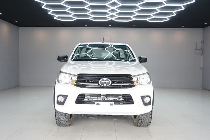 REVO 2WD 2017 2.8J MT STANDARD WHITE  4360 full