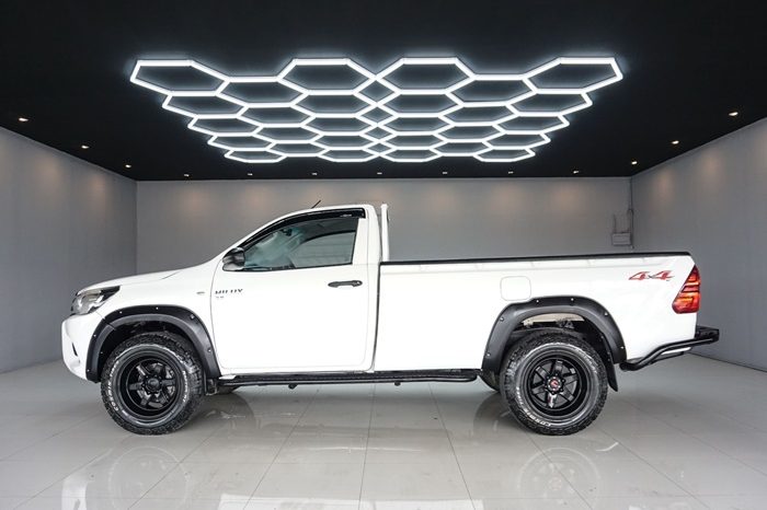 REVO 2WD 2017 2.8J MT STANDARD WHITE  4360 full