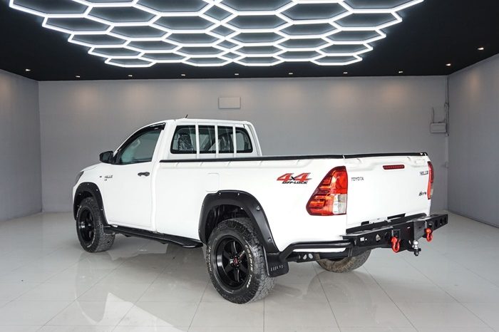 REVO 2WD 2017 2.8J MT STANDARD WHITE  4360 full