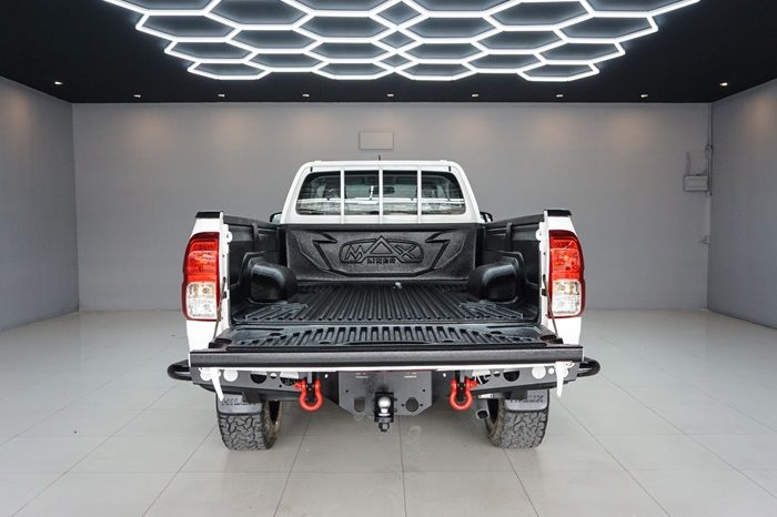 REVO 2WD 2017 2.8J MT STANDARD WHITE  4360 full