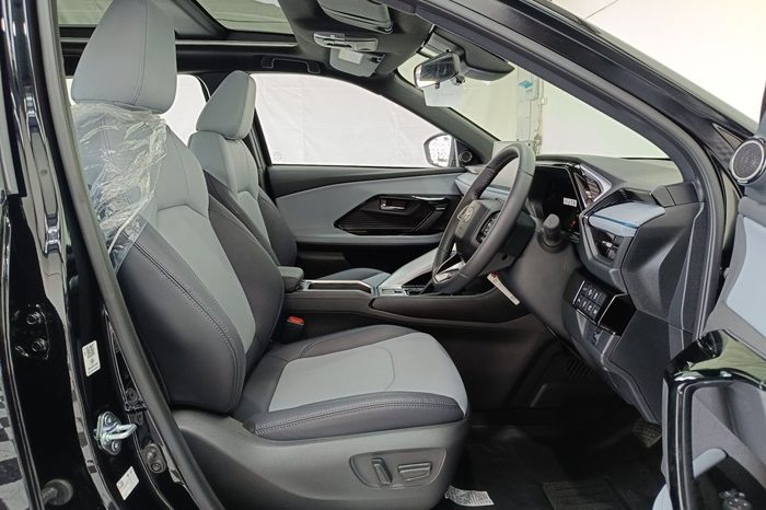TOYOTA 2026 SUV PREMIUM YARIS CROSS 2WD 1.5 AT BLACK  54378 full