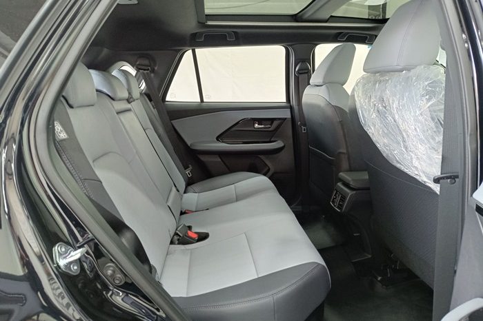 TOYOTA 2026 SUV PREMIUM YARIS CROSS 2WD 1.5 AT BLACK  54378 full