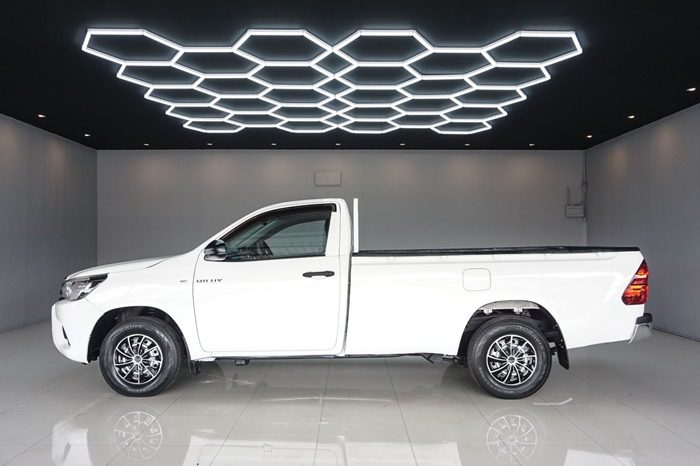 REVO 2WD 2019 2.4J MT STANDARD WHITE  7258 full