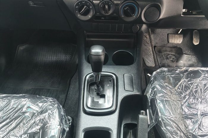 REVO 2WD 2019 2.4J MT STANDARD WHITE  7258 full