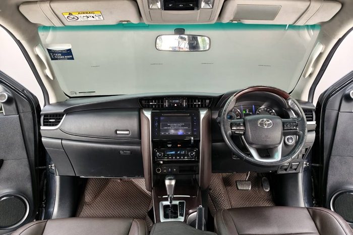 TOYOTA 2WD 2016 2.4V AT FORTUNER BLACK  2270 full