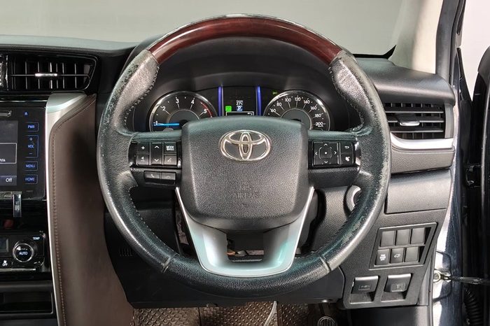 TOYOTA 2WD 2016 2.4V AT FORTUNER BLACK  2270 full
