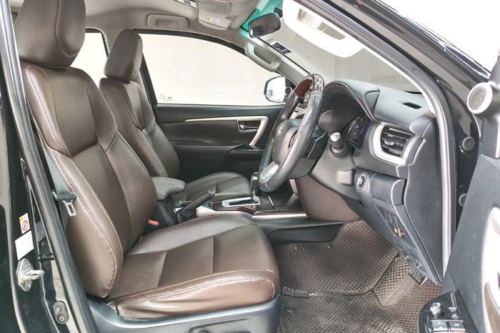 TOYOTA 2WD 2016 2.4V AT FORTUNER BLACK  2270 full