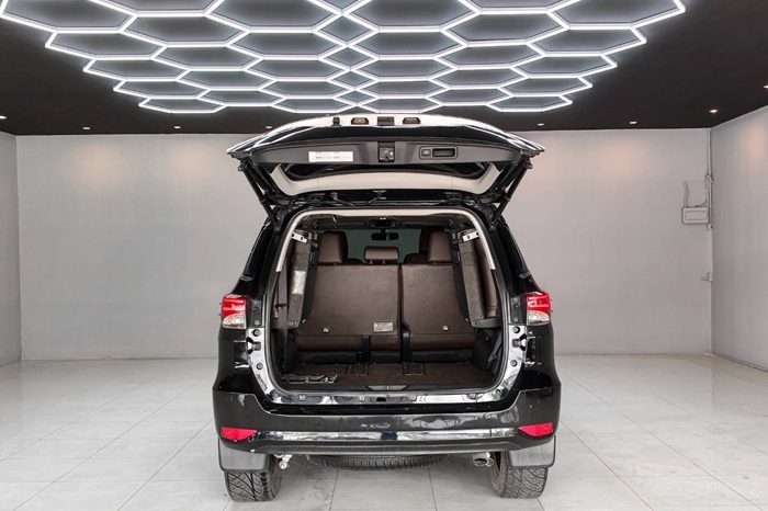 TOYOTA 2WD 2016 2.4V AT FORTUNER BLACK  2270 full