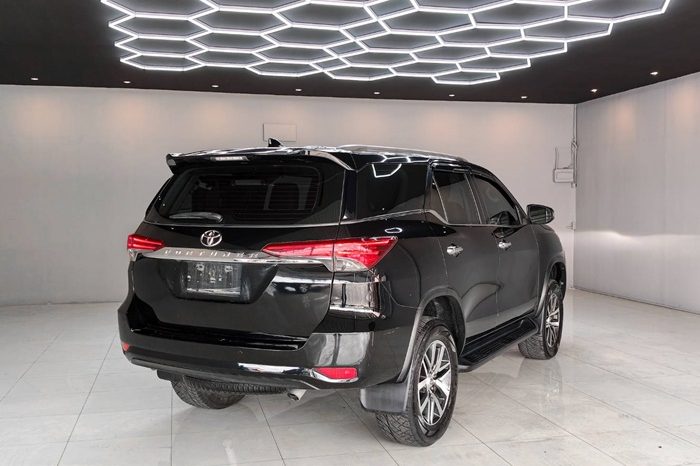 TOYOTA 2WD 2016 2.4V AT FORTUNER BLACK  2270 full