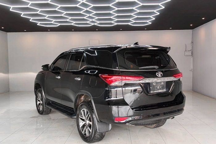 TOYOTA 2WD 2016 2.4V AT FORTUNER BLACK  2270 full
