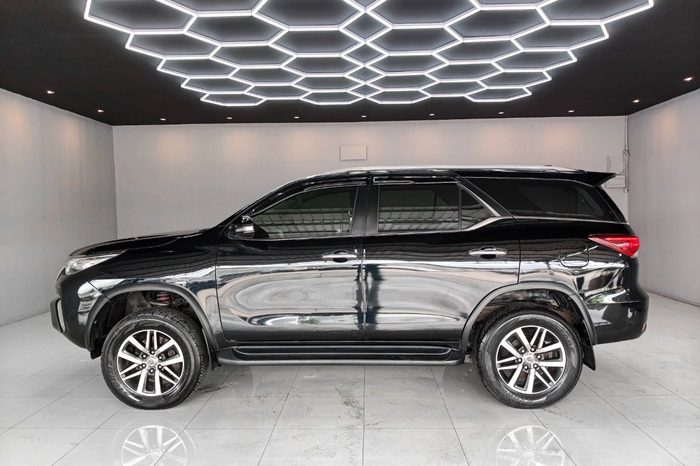 TOYOTA 2WD 2016 2.4V AT FORTUNER BLACK  2270 full