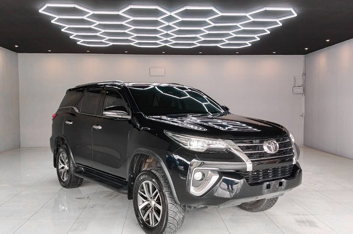 TOYOTA 2WD 2016 2.4V AT FORTUNER BLACK  2270 full
