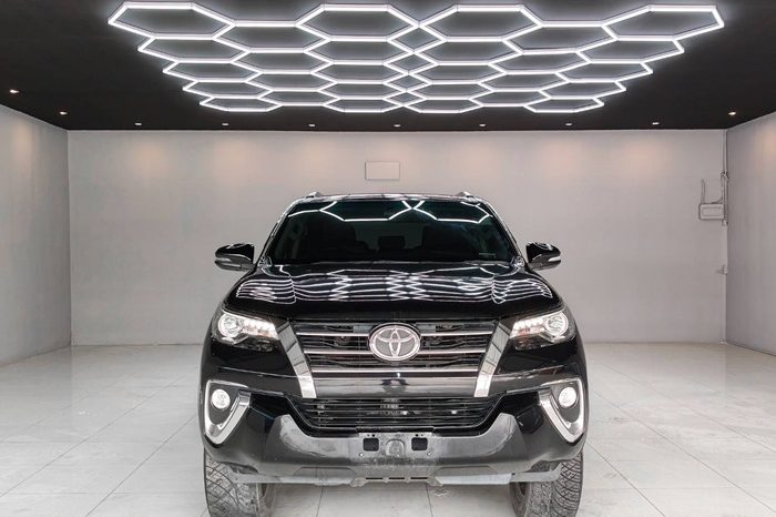 TOYOTA 2WD 2016 2.4V AT FORTUNER BLACK  2270 full