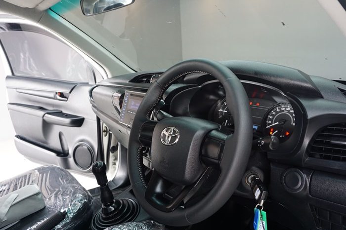 REVO 2WD 2019 2.4J MT STANDARD WHITE  5987 full