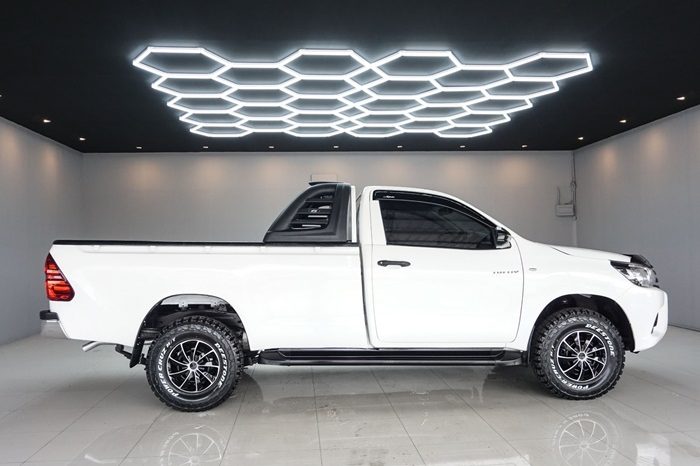 REVO 2WD 2019 2.4J MT STANDARD WHITE  7043 full