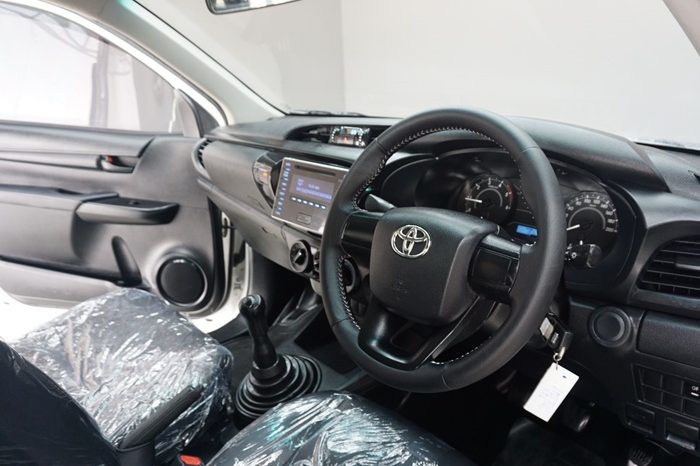 REVO 2WD 2019 2.4J MT STANDARD WHITE  7043 full