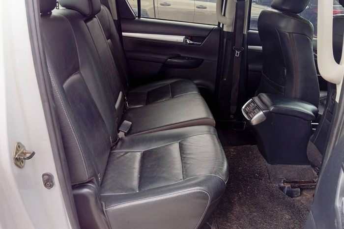 REVO PRE 2018 2.8G AT DOUBLE CAB WHITE  5891 full