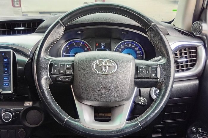 REVO PRE 2018 2.8G AT DOUBLE CAB WHITE  5891 full