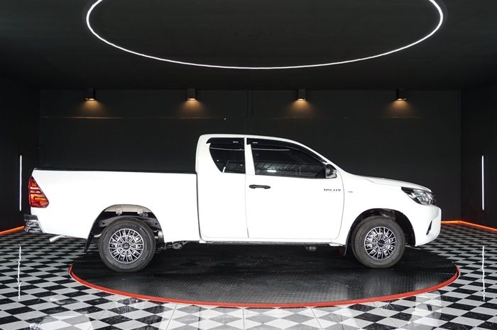 REVO 2WD 2017 2.4J MT SMART CAB WHITE  4338 full