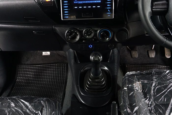 REVO 2WD 2017 2.4J MT SMART CAB WHITE  4338 full