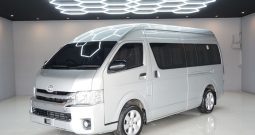 TOYOTA 2WD 2019 3.0 AT COMMUTER SILVER  671