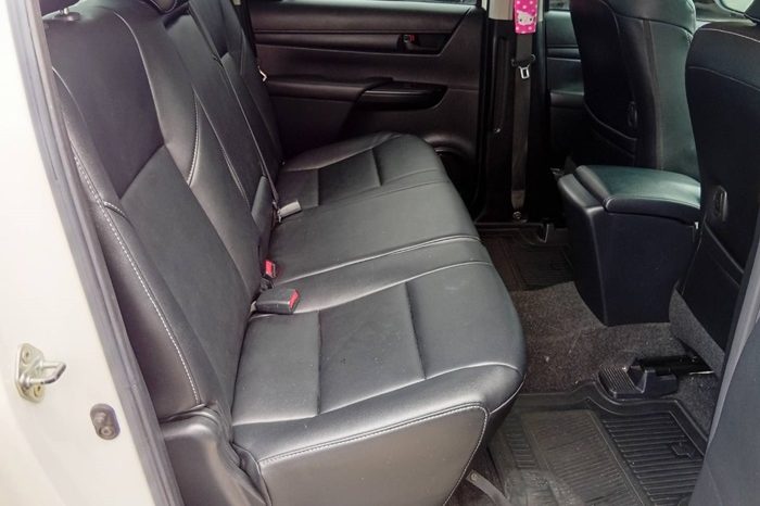 REVO 2WD 2020 2.4 J AT DOUBLE CAB WHITE 4255 full