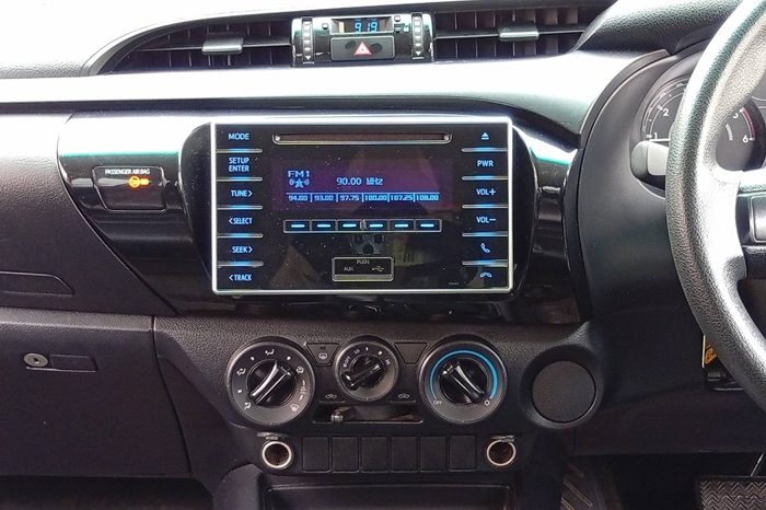 REVO 2WD 2020 2.4 J AT DOUBLE CAB WHITE 4255 full