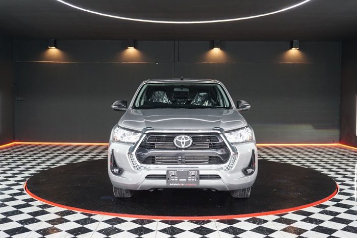 REVO 2WD 2022 2.4 ENTRY AT DOUBLE CAB SILVER  5548 full