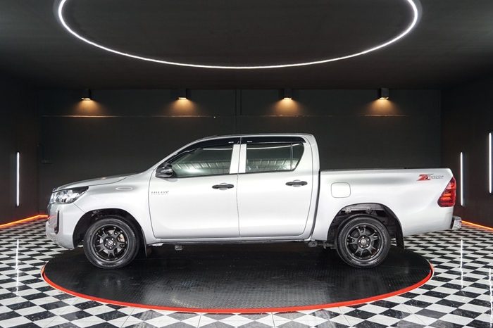 REVO 2WD 2022 2.4 ENTRY AT DOUBLE CAB SILVER  5548 full