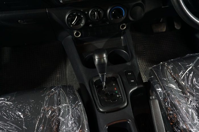 REVO 2WD 2022 2.4 ENTRY AT DOUBLE CAB SILVER  5548 full