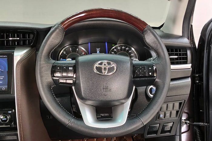TOYOTA 2WD 2018 2.4V AT FORTUNER BROWN  4751 full