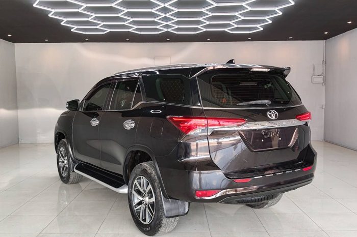 TOYOTA 2WD 2018 2.4V AT FORTUNER BROWN  4751 full