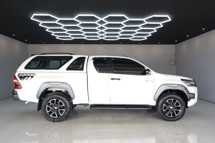 ROCCO 4WD 2022 2.8 HIGHT AT SMART CAB WHITE  9477 full