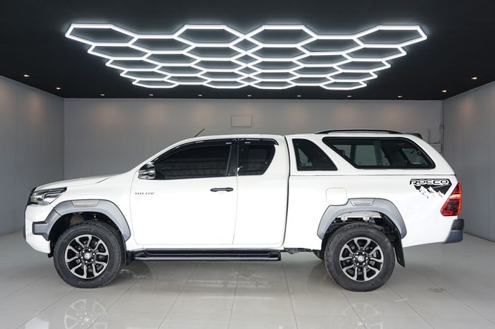 ROCCO 4WD 2022 2.8 HIGHT AT SMART CAB WHITE  9477 full
