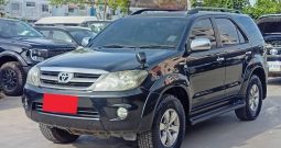 TOYOTA 4WD 2007 2.7V AT FORTUNER BLACK  3783