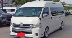TOYOTA 2WD 2019 3.0 MT COMMUTER WHITE 213