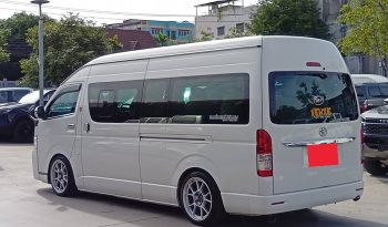 TOYOTA 2WD 2019 3.0 MT COMMUTER WHITE 213 full