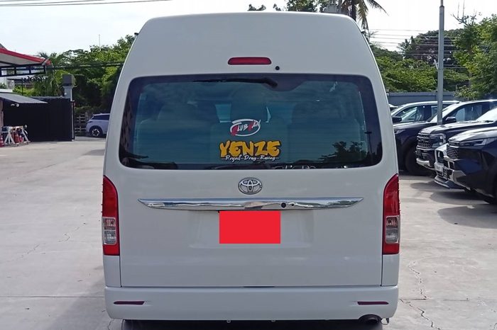 TOYOTA 2WD 2019 3.0 MT COMMUTER WHITE 213 full