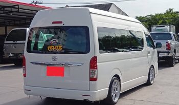 TOYOTA 2WD 2019 3.0 MT COMMUTER WHITE 213 full