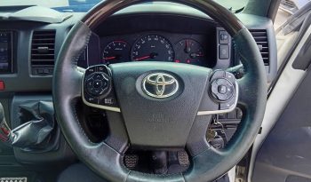 TOYOTA 2WD 2019 3.0 MT COMMUTER WHITE 213 full