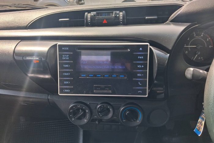 REVO 2WD 2018 2.4J MT STANDARD SILVER  1622 full