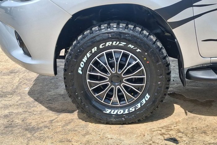 REVO 2WD 2018 2.4J MT STANDARD SILVER  1622 full