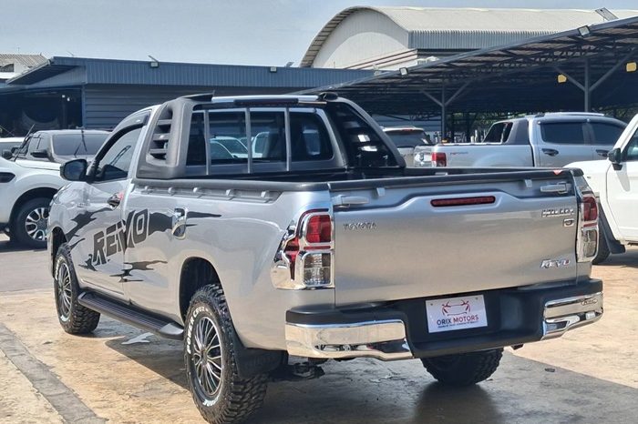REVO 2WD 2018 2.4J MT STANDARD SILVER  1622 full