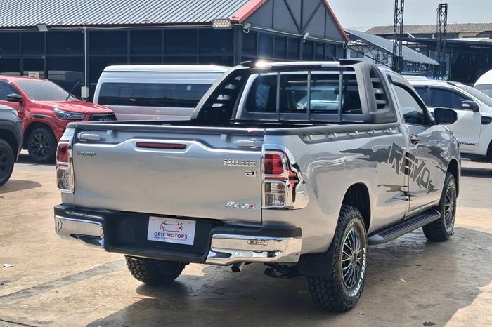 REVO 2WD 2018 2.4J MT STANDARD SILVER  1622 full