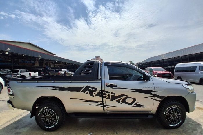 REVO 2WD 2018 2.4J MT STANDARD SILVER  1622 full