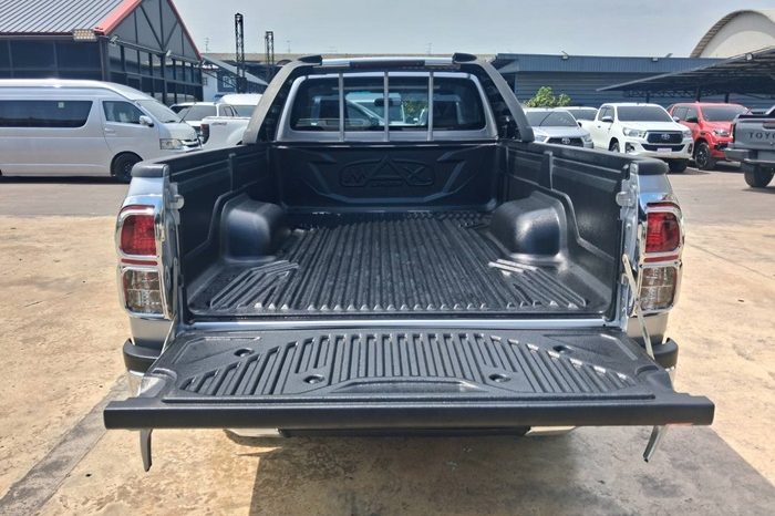 REVO 2WD 2018 2.4J MT STANDARD SILVER  1622 full