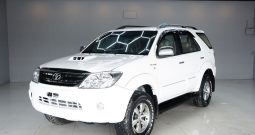 TOYOTA 4WD 2005 3.0V AT FORTUNER WHITE  808