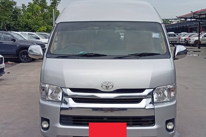 TOYOTA 2WD 2017 3.0 MT COMMUTER SILVER 8039 full