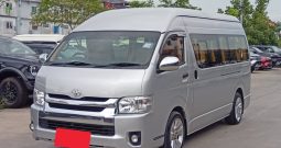 TOYOTA 2WD 2017 3.0 MT COMMUTER SILVER 8039