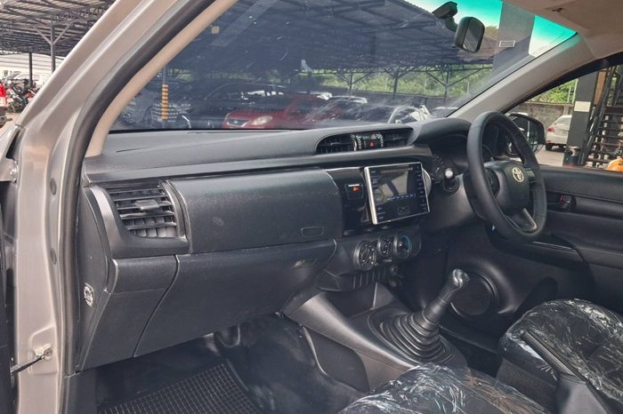 REVO 2WD 2018 2.4J MT STANDARD SILVER  6870 full